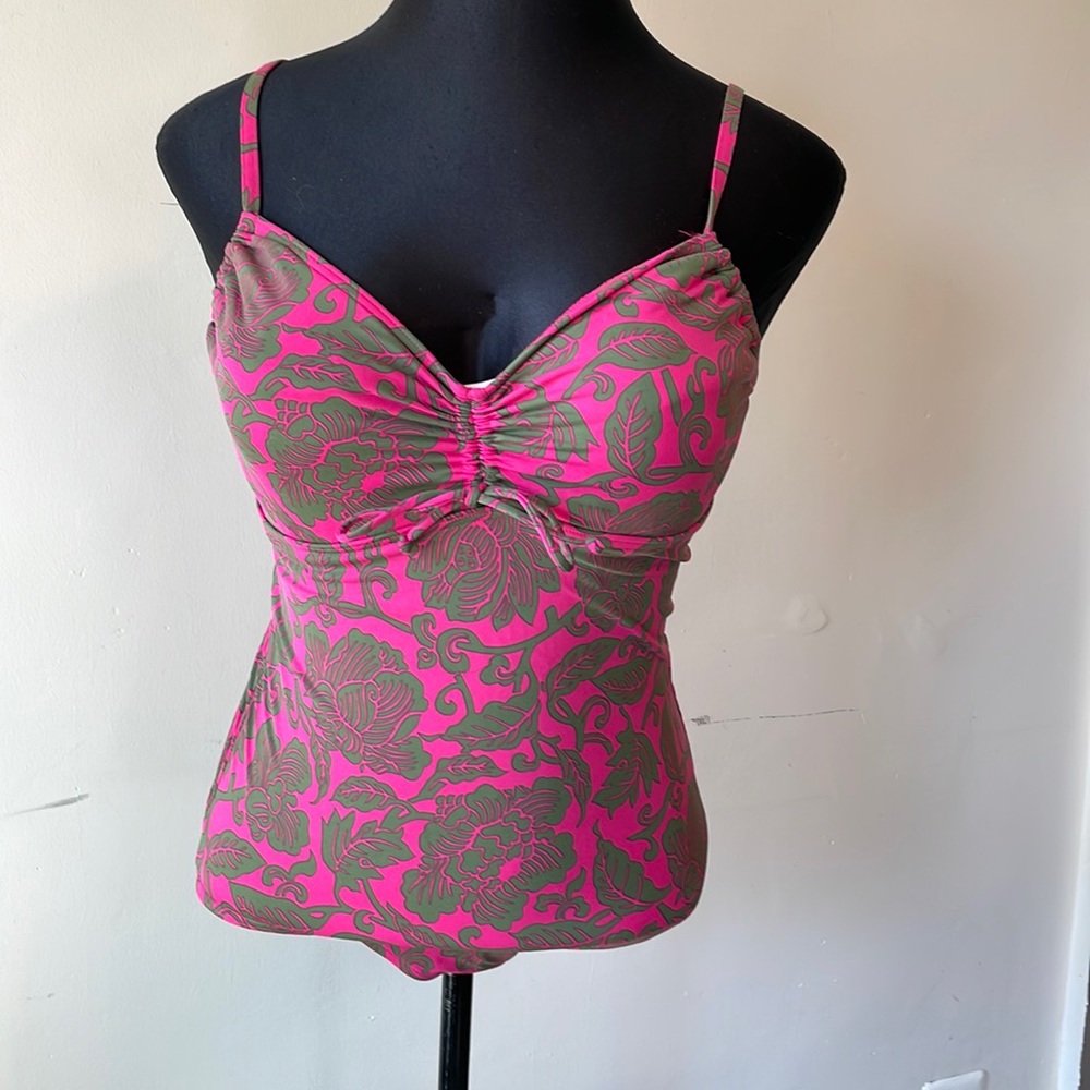 NWOT lands end slenderizing fully lined  1pc swimsuit underwire cup support